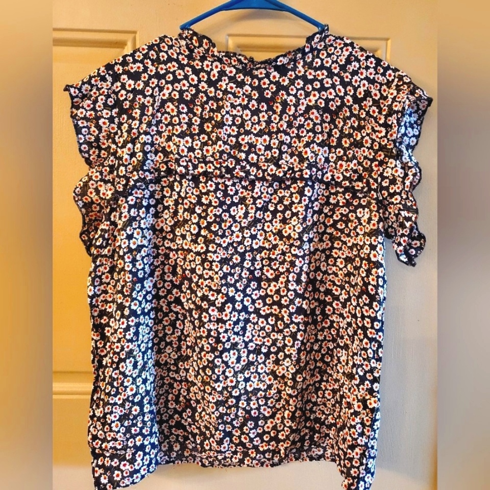 Beautiful Mock Neck Floral Blouse Size Large